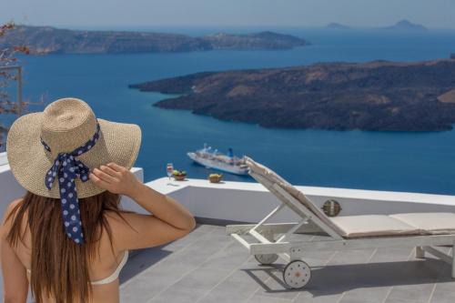Firostefani Villa | Karpimo Horizon - Caldera View with private hot tub
