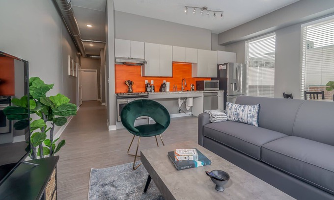 Downtown Des Moines Apartment | Kasa | 2BD, Walk to Sculpture Park | Des Moines
