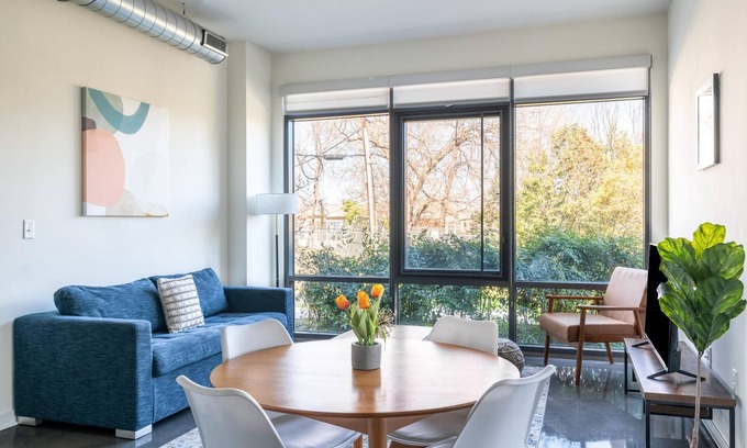 Del Ray Apartment | Kasa Comfy 2 BD Gym Access Alexandria