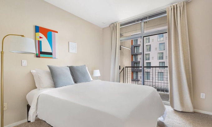 Northwest Bellevue Apartment | Kasa | Spacious 2BD, Walk to Downtown | Bellevue