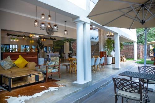 Victoria Falls Hotel | Kasambabezi Lodge