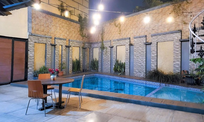 East Jakarta House | Kasmaran Guest House Syariah