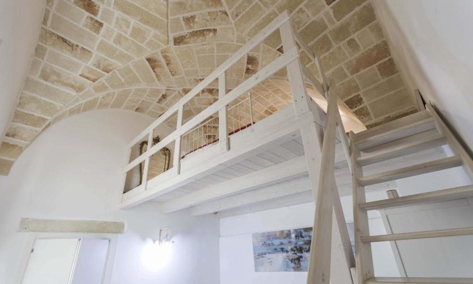 Leverano House | Kate