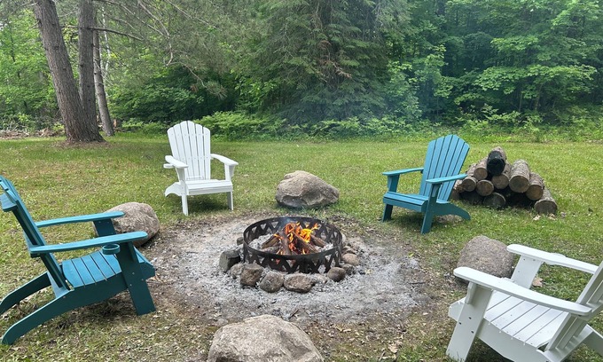 Benedict Lake Cabin | Kate's Lakeside Cabin on Leech Lake chain. Snowmobile Tr out the back door
