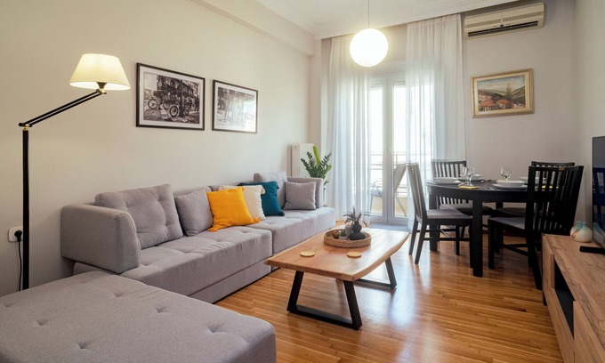 Volos City Centre Apartment | Katerina's H. Home. 5 persons, next to the sea, perfect for family and more.