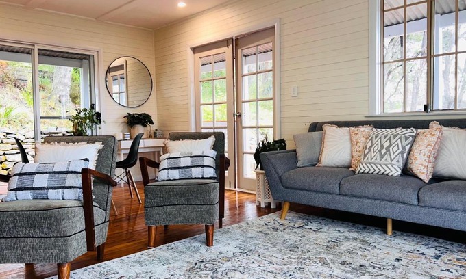 Katoomba House | Katoomba Hideaway - Free WIFI, Netflix, Disney PLUS