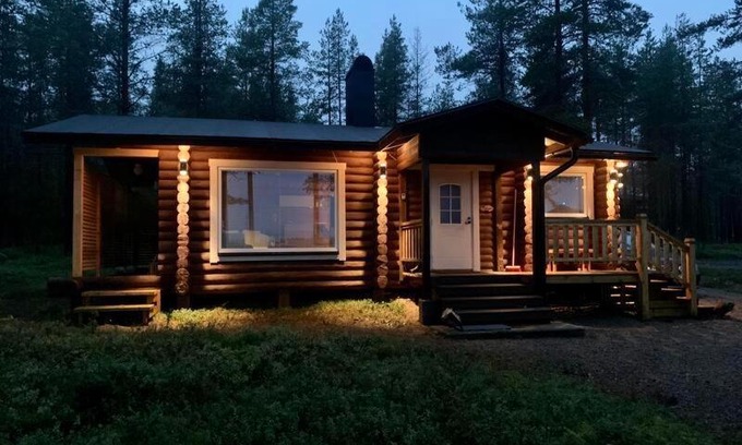 Akaslompolo Apartment | Kaupinmaja, Ylläs, Äkäslompolo, Lapland - Log Cabin with Lake and Fell Scenery