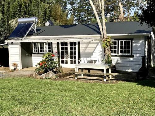 Kerikeri House | Kauri post cottage