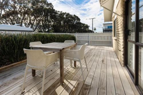 New Plymouth House | Kawaroa Park View - near CBD & coastal walkway