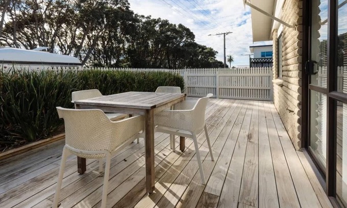 New Plymouth House | Kawaroa Park View - near CBD & coastal walkway