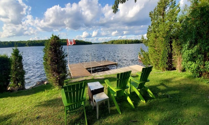 Gannon Village Cottage | Kawartha Lakehouse - Private resort