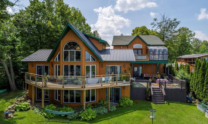 Lindsay Ski Chalet | Kawartha Lakes Waterfront Chalet