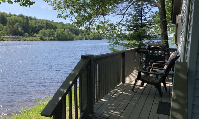 Algonquin Highlands Cottage | KAYAKS * CANOE * PADDLE BOARDS * WIFI * SATELLITE TV