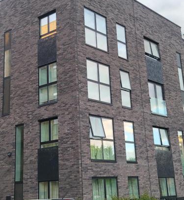 Stratford Cabin | Kayz Lodge- Luxury Ensuite-Private & Shared Accommodation in a New House at the Olympic village overlooking Stratford Westfield and Tube Station