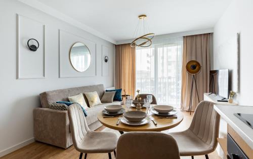 Gdansk Apartment | Kazimierza Wielkiego Soft Glam Apartment by BookingHost