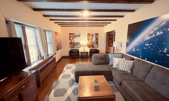 Milwaukee Apartment | Kegel's Inn - 2 Bedroom - Classic Apartment #5