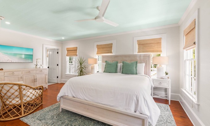 Key West Historic District Condo | KEITT ~ Adult Only, 2nd Floor 1 Bedroom w/Shared Pool, Scarlet Mango Inn!