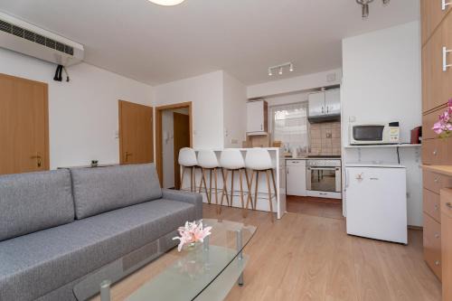 Erzsebetvaros Apartment | Keleti Train Station -Garay Square Apartment with balcony