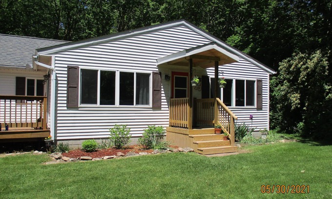 Kelleys Island House | "Kelleys Island Escape" is a short walk from downtown Kelleys Island & sleeps 6.