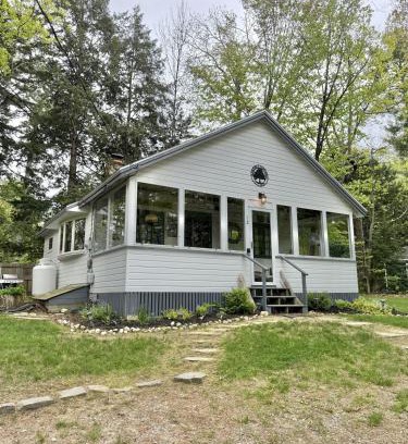 Sebago Villa | KENDALL COTTAGE LIMIT 6 villa