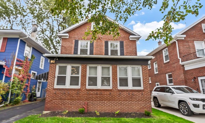 Kenmore House | Kenmore Village Charmn
