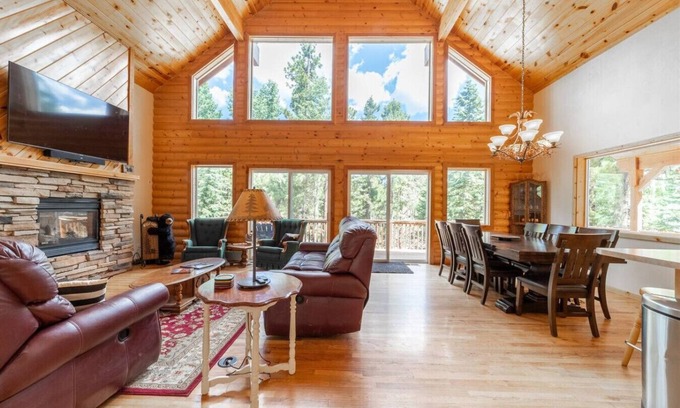 Meadow View Heights Cabin | Kenner Retreat! Fire Pit!