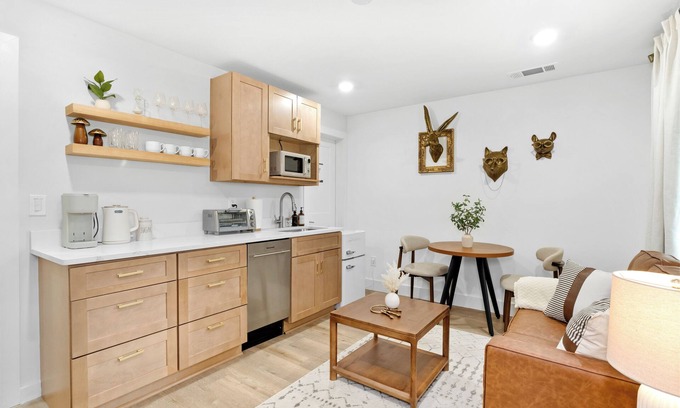 Town Center Apartment | Kennesaw Charm Suite- 3 min from Kennesaw, Private Entry & Pet Friendly!