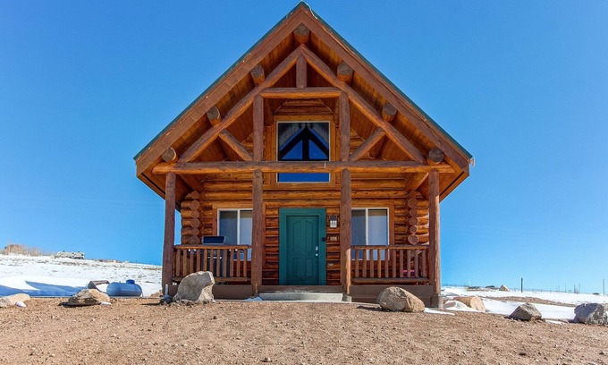 Michigan Hill Cabin | Kenosha Log Cabin with Beautiful Mountain Views