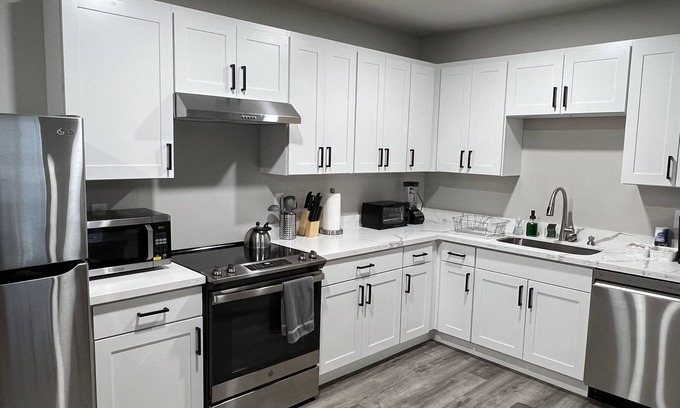 Kent House | Kent-Entire LowerLevel Duplex on Private Street