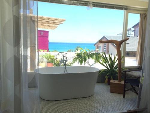 Sail Rock Beach Bed & Breakfast | Kenting Sun Light Inn