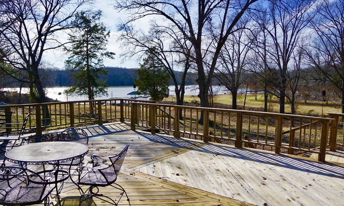 Gilbertsville House | Kentucky Lake 3 Bedrooms, 2 Bath Private Home W/Private Dock.