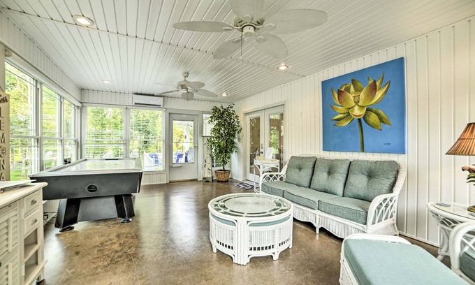 Gilbertsville House | Kentucky Lake House with a Great Outdoor Space!