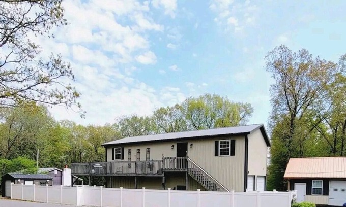 Gilbertsville House | Kentucky Lake Oasis