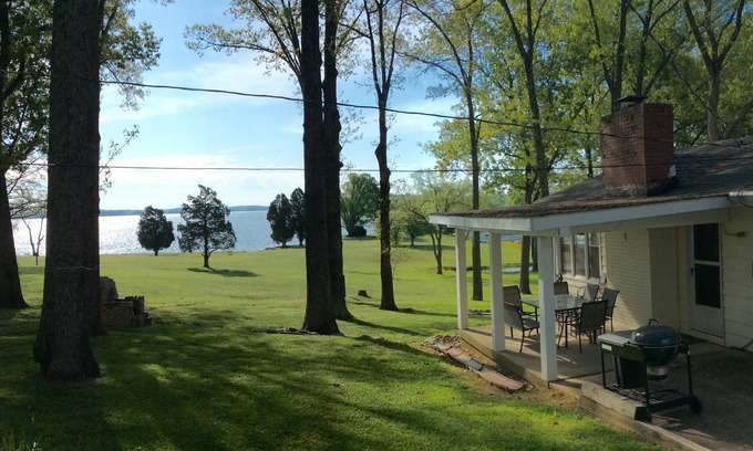 Gilbertsville House | Kentucky Lakefront House with Boat Dock