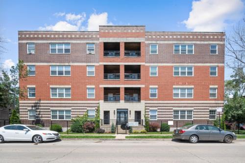 Woodlawn House | Kenwood Apartments, Downtown Hyde Park