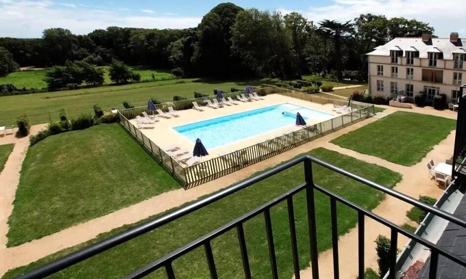 Baden Apartment | Kergonano - Parking privé et piscine