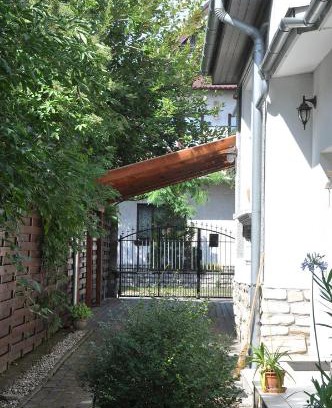 Veszprem House | Kertes
