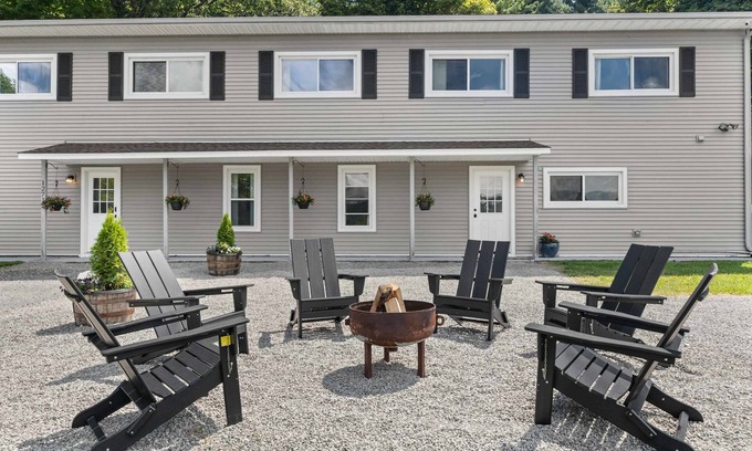 Hammondsport House | Keuka Lake View + Firepit + Wineries Nearby