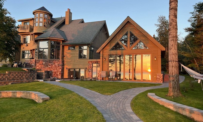 Allouez Resort | Keweenaw Castle Guest Wing: Lake Superior Luxury Sauna/Hot Tub/Massages.