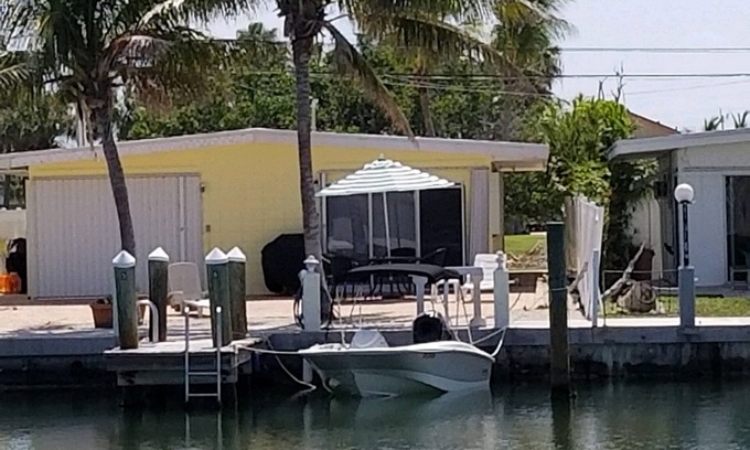 Key Colony Beach Condo | Key Colony Beach Vacation - Canal front 2 bedroom, 2 bathroom sleeps 4 with dock
