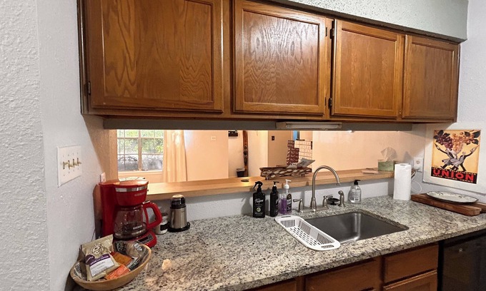 Pleasant Valley House | Key to Austin Riverside