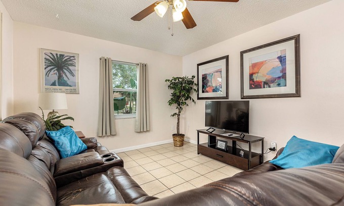 Tarpon Springs Apartment | Key West Charm in Tarpon Springs!