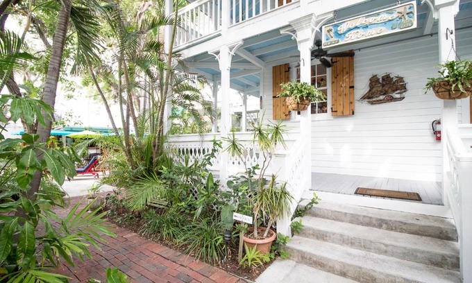 Historic Seaport Bed & Breakfast | Key West Harbor Inn - Adults Only