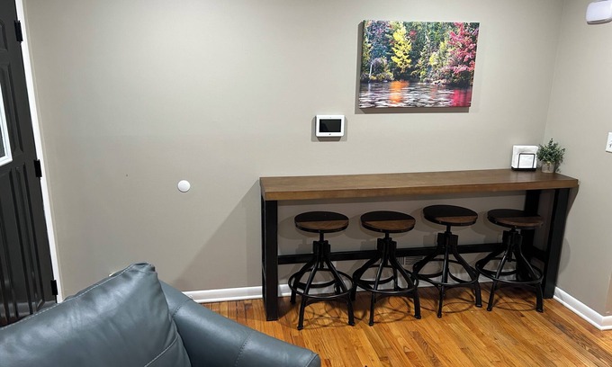Lincoln House | Keyless Entry, 3 BR 2 BA, 5 total nBeds, Family Friendly
