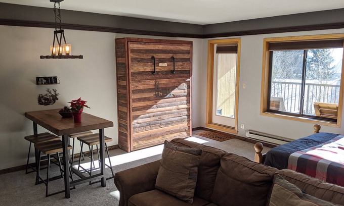 Mountain House Condo | Keystone Condo Next to Lifts & Shuttle Stop, Private Balcony w/Great Views!