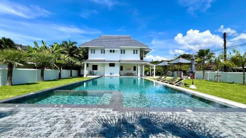 Khuekkhak Apartment | Khaolak Home - Large 16 Meters Lap Swimming Pool with 500Mbps private WIFI