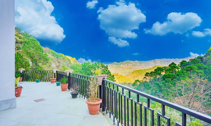 Kuthar Villa | Kia Kasauli Chalet 3 BHK by Dumnu Homes