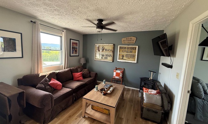 Davis Condo | Kick back and Get Cozy Overlooking Canaan Valley
