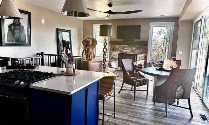 Broadmoor House | Kick back and relaxing luxury home, calm western space near the Broadmoor.