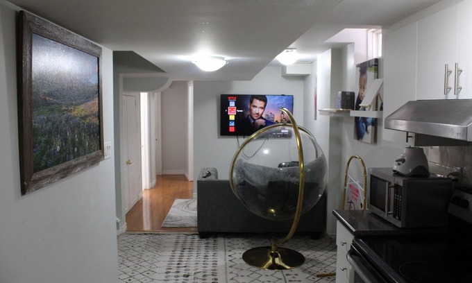 Brampton Apartment | Kick-Back Relax Comfort Zone